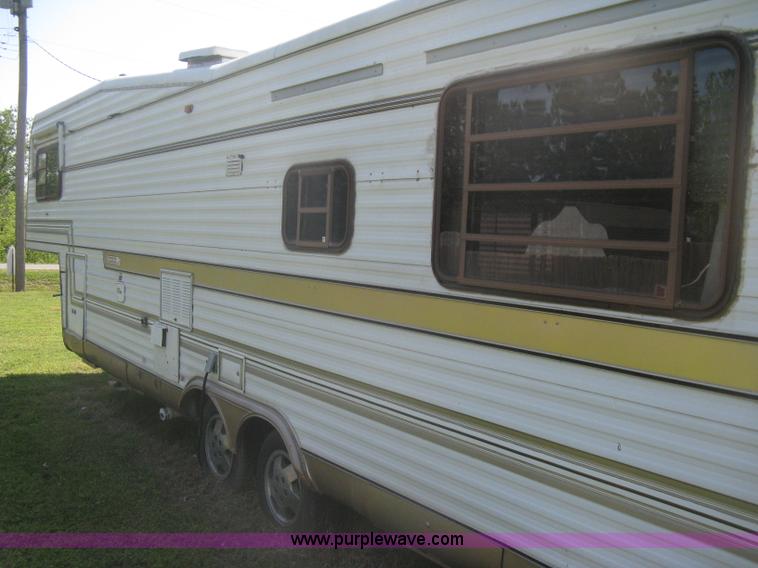 image for item A6320 1985 Kountry Aire 32' fifth wheel camper