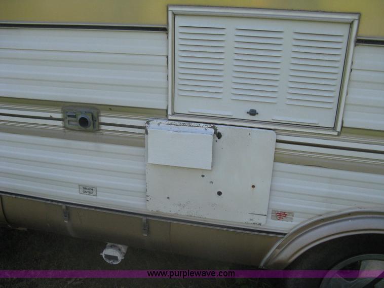 image for item A6320 1985 Kountry Aire 32' fifth wheel camper