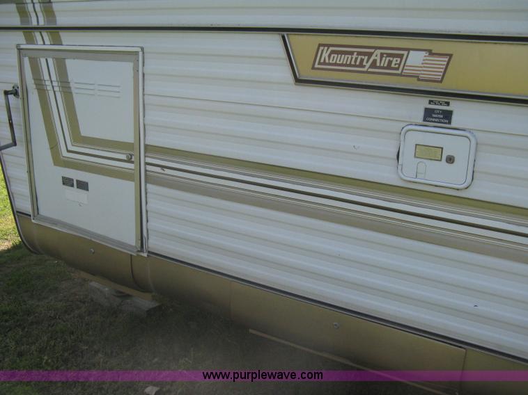 image for item A6320 1985 Kountry Aire 32' fifth wheel camper