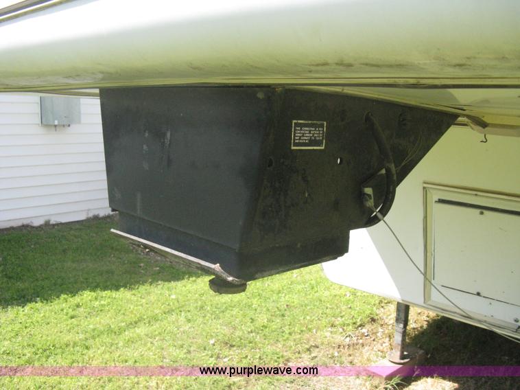 image for item A6320 1985 Kountry Aire 32' fifth wheel camper