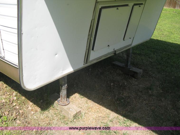 image for item A6320 1985 Kountry Aire 32' fifth wheel camper