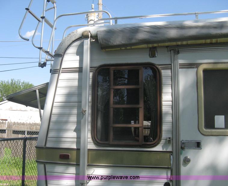 image for item A6320 1985 Kountry Aire 32' fifth wheel camper