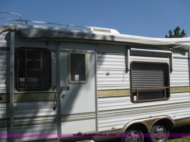 image for item A6320 1985 Kountry Aire 32' fifth wheel camper