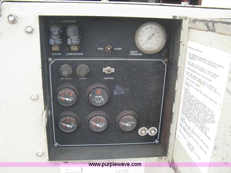 image for item A6326 1998 Leroi 185 mobile compressor