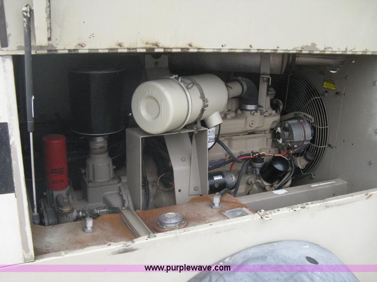 image for item A6326 1998 Leroi 185 mobile compressor