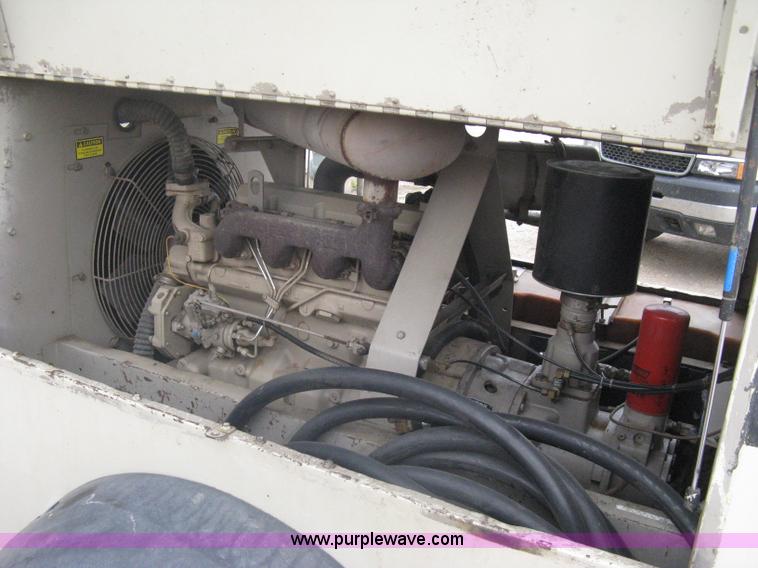 image for item A6326 1998 Leroi 185 mobile compressor