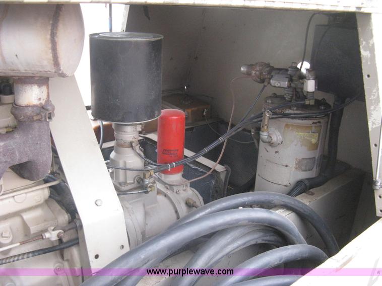 image for item A6326 1998 Leroi 185 mobile compressor