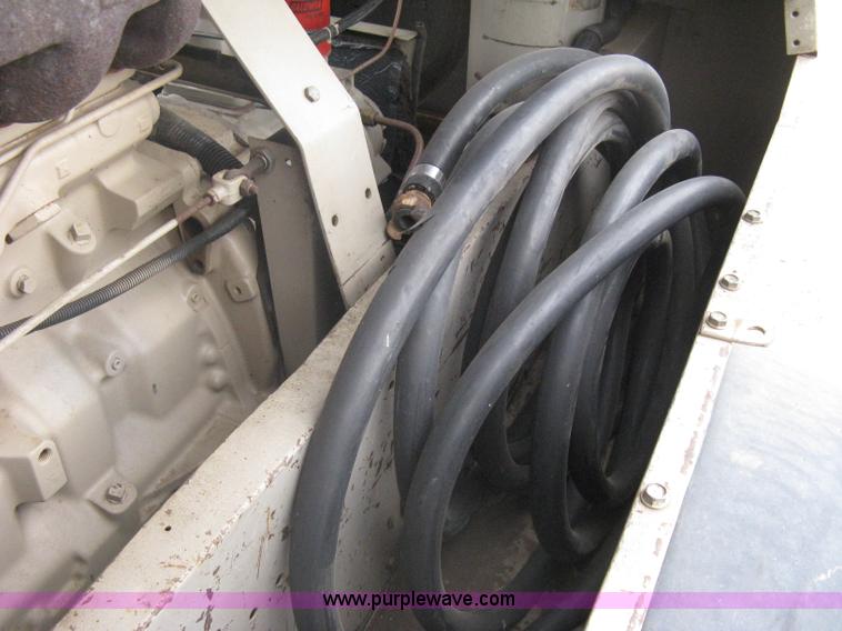 image for item A6326 1998 Leroi 185 mobile compressor