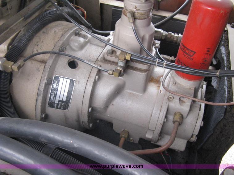 image for item A6326 1998 Leroi 185 mobile compressor