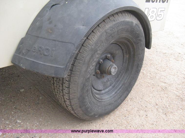 image for item A6326 1998 Leroi 185 mobile compressor