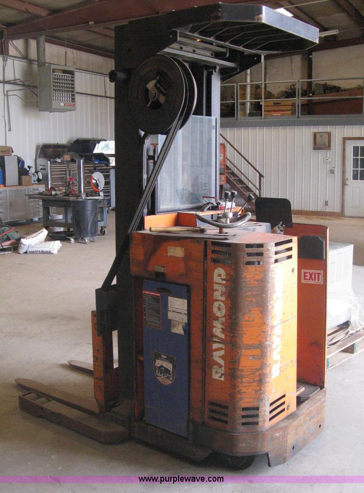 Raymond 20R30TT electric reach forklift in Wichita, KS Item A6334