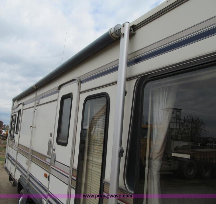 image for item A8300 1989 Holiday Rambler Imperial 31' tandem axle camper