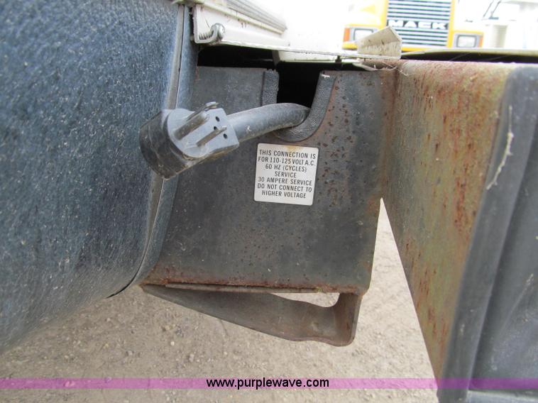 image for item A8300 1989 Holiday Rambler Imperial 31' tandem axle camper