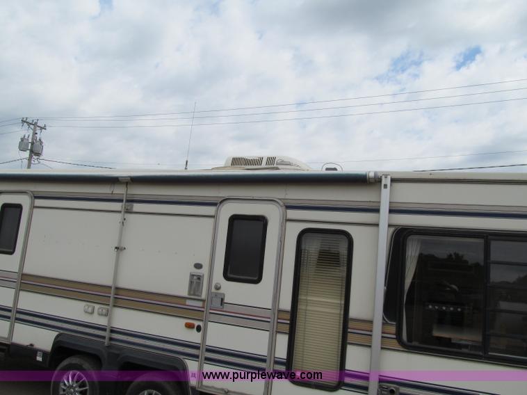 image for item A8300 1989 Holiday Rambler Imperial 31' tandem axle camper