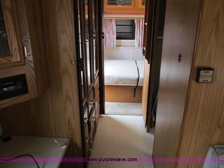 image for item A8300 1989 Holiday Rambler Imperial 31' tandem axle camper