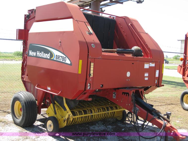 image for item B1215 2005 New Holland BR780 round baler