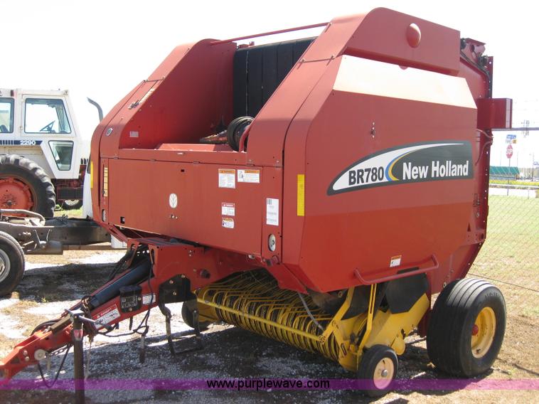 image for item B1215 2005 New Holland BR780 round baler