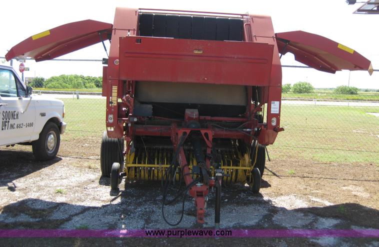 image for item B1215 2005 New Holland BR780 round baler