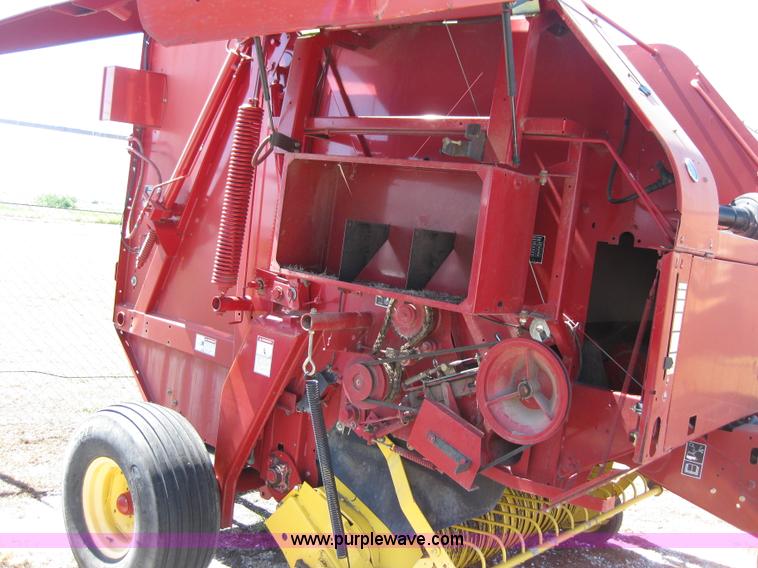 image for item B1215 2005 New Holland BR780 round baler