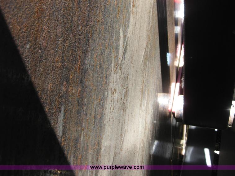 image for item B1215 2005 New Holland BR780 round baler