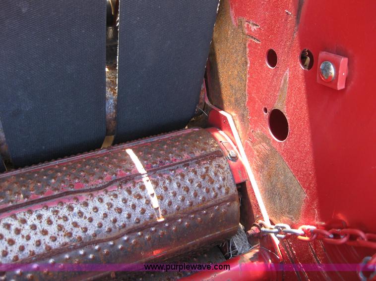 image for item B1215 2005 New Holland BR780 round baler