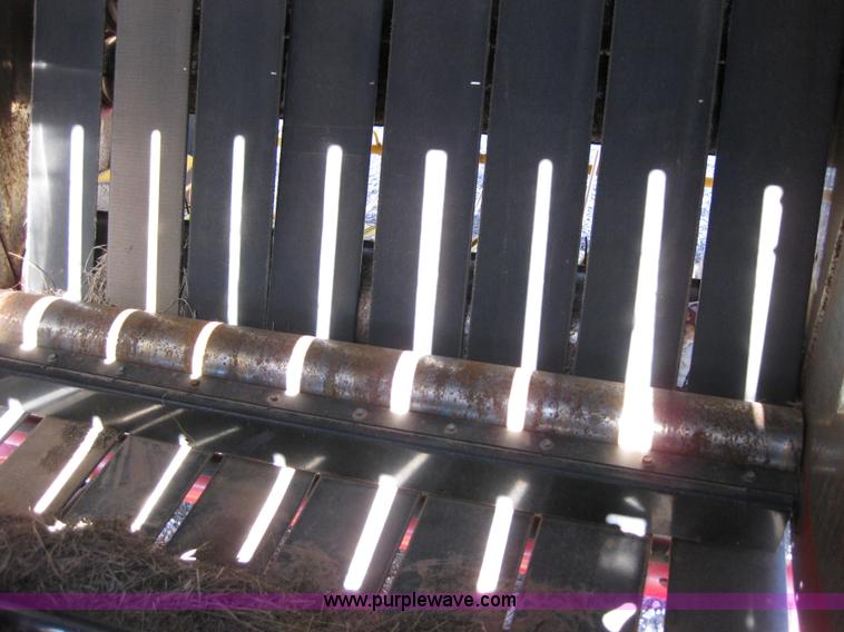 image for item B1215 2005 New Holland BR780 round baler