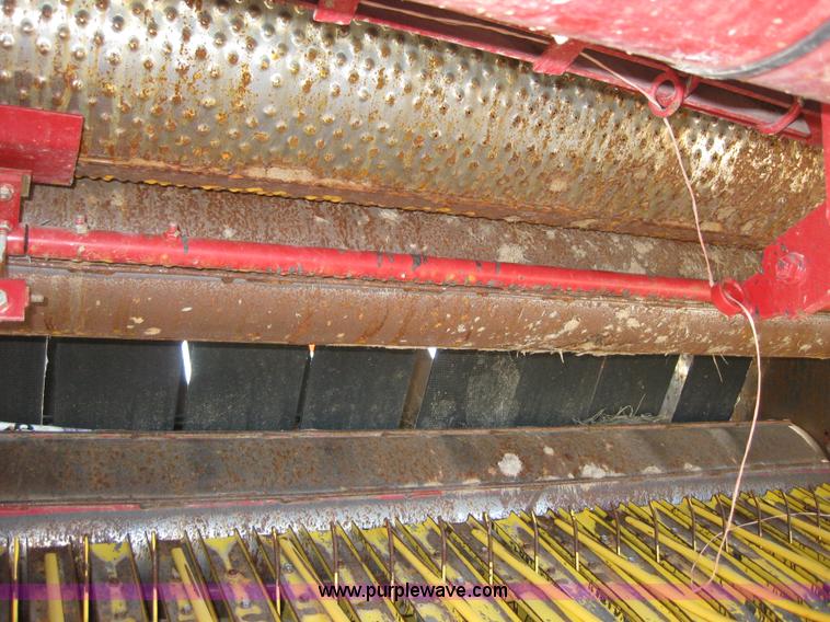 image for item B1215 2005 New Holland BR780 round baler