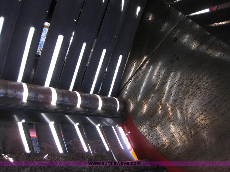 image for item B1215 2005 New Holland BR780 round baler