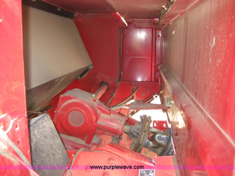 image for item B1215 2005 New Holland BR780 round baler