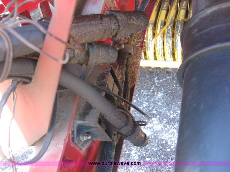 image for item B1215 2005 New Holland BR780 round baler