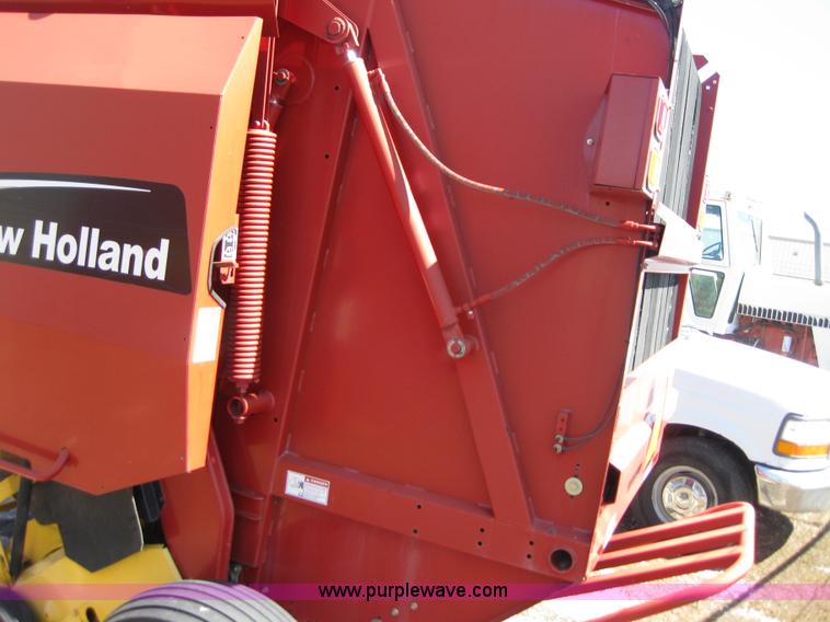 image for item B1215 2005 New Holland BR780 round baler
