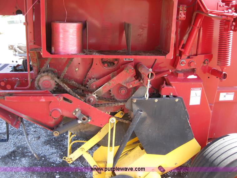 image for item B1215 2005 New Holland BR780 round baler