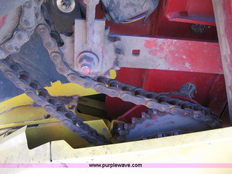 image for item B1215 2005 New Holland BR780 round baler