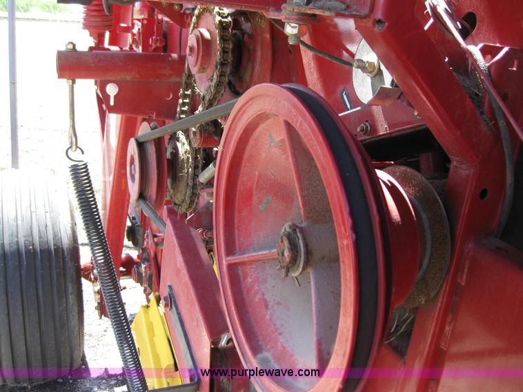 image for item B1215 2005 New Holland BR780 round baler