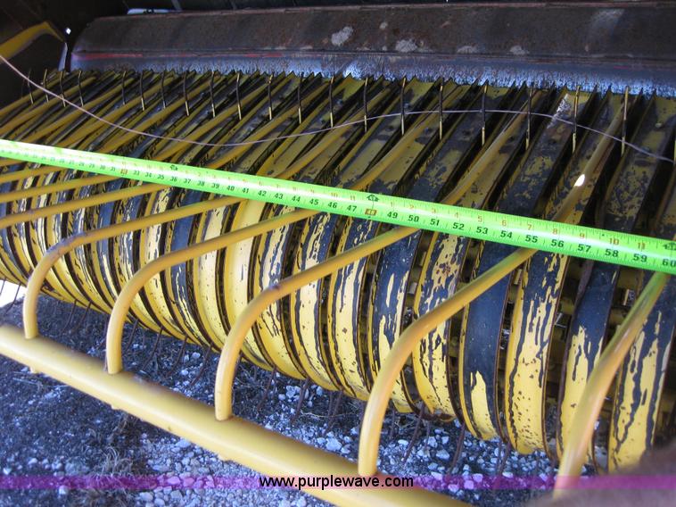 image for item B1215 2005 New Holland BR780 round baler