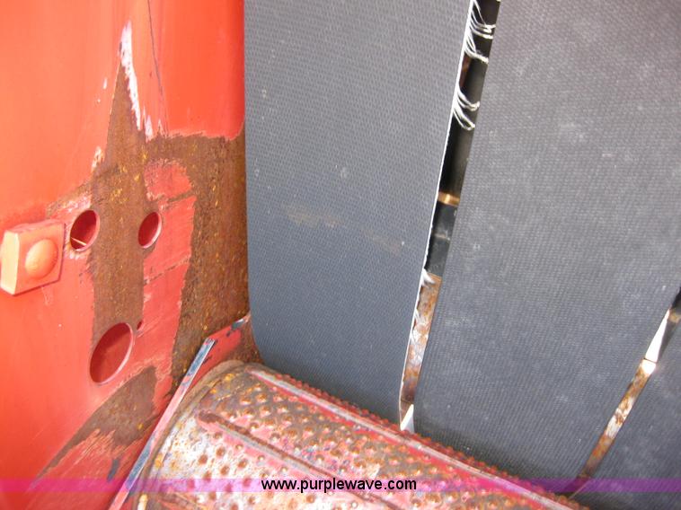 image for item B1215 2005 New Holland BR780 round baler