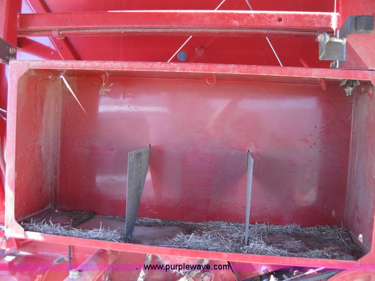 image for item B1215 2005 New Holland BR780 round baler