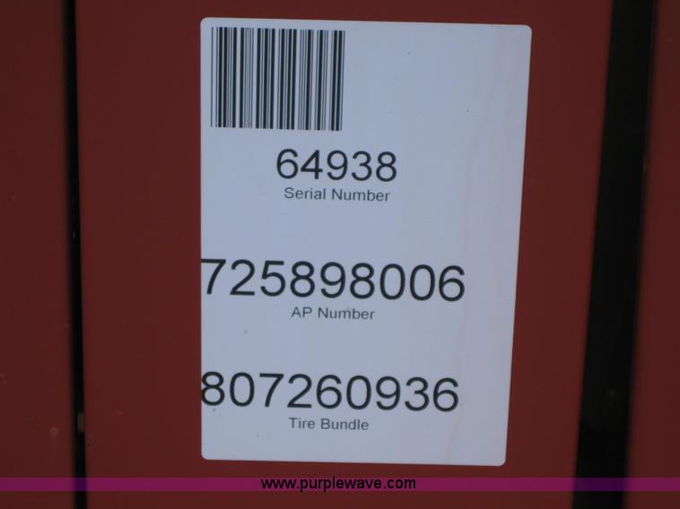 image for item B1215 2005 New Holland BR780 round baler