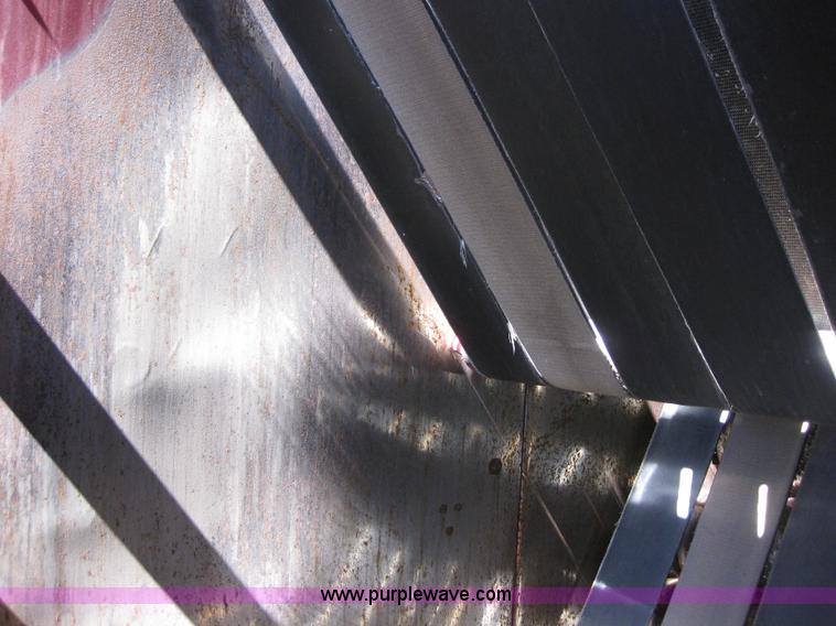 image for item B1215 2005 New Holland BR780 round baler