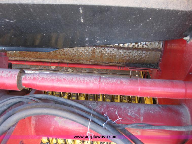 image for item B1215 2005 New Holland BR780 round baler