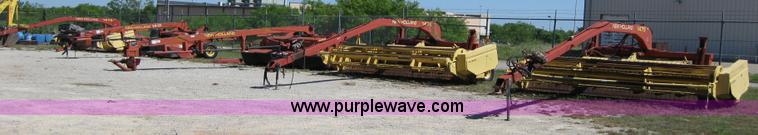 image for item B1215 2005 New Holland BR780 round baler