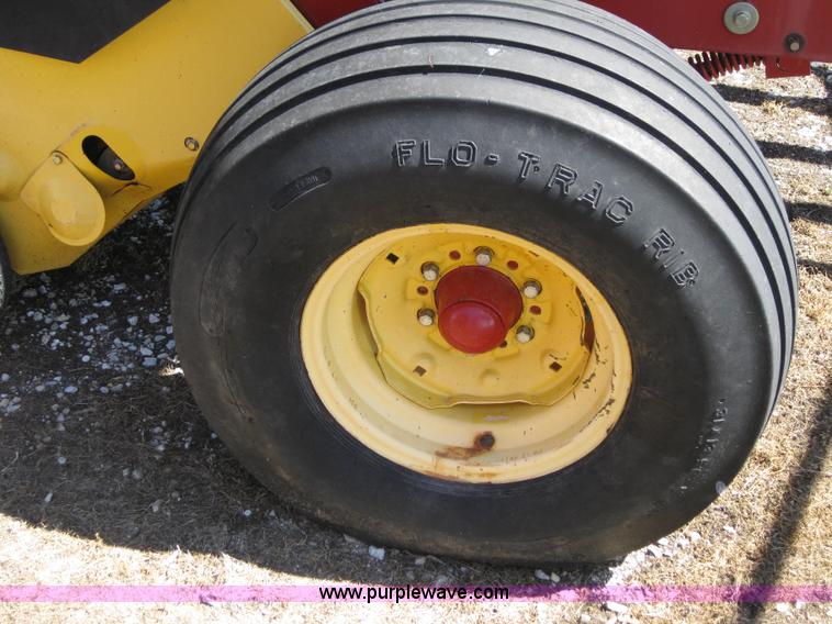 image for item B1215 2005 New Holland BR780 round baler
