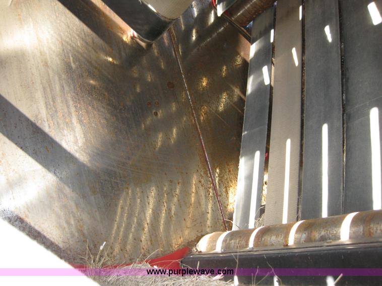 image for item B1215 2005 New Holland BR780 round baler