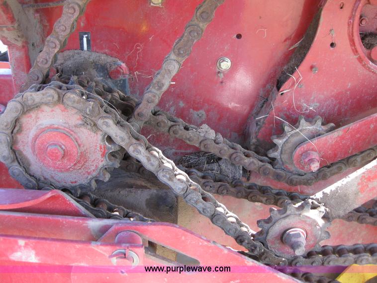 image for item B1215 2005 New Holland BR780 round baler