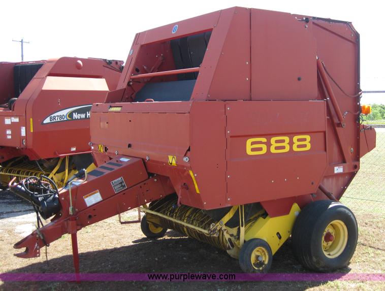 image for item B1216 2002 New Holland 688 round baler