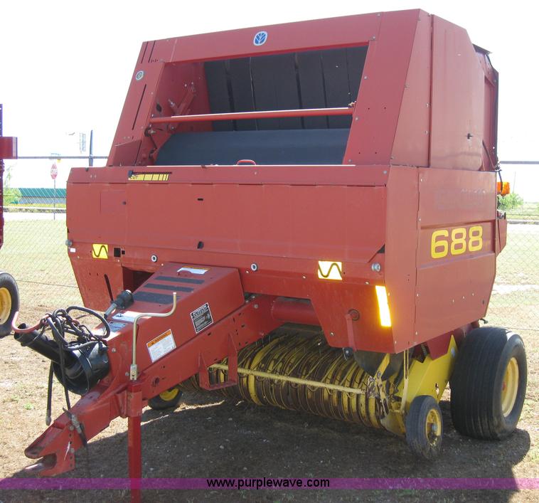 image for item B1216 2002 New Holland 688 round baler