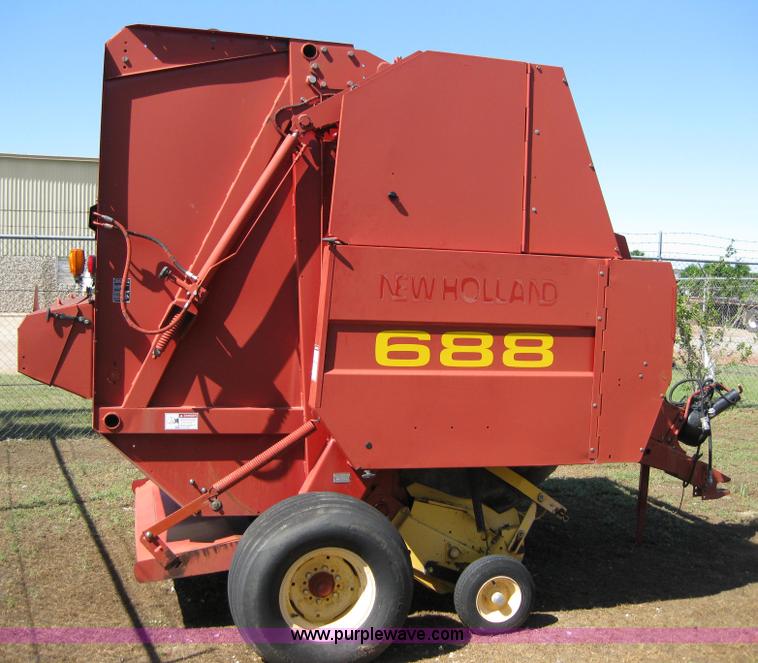 image for item B1216 2002 New Holland 688 round baler