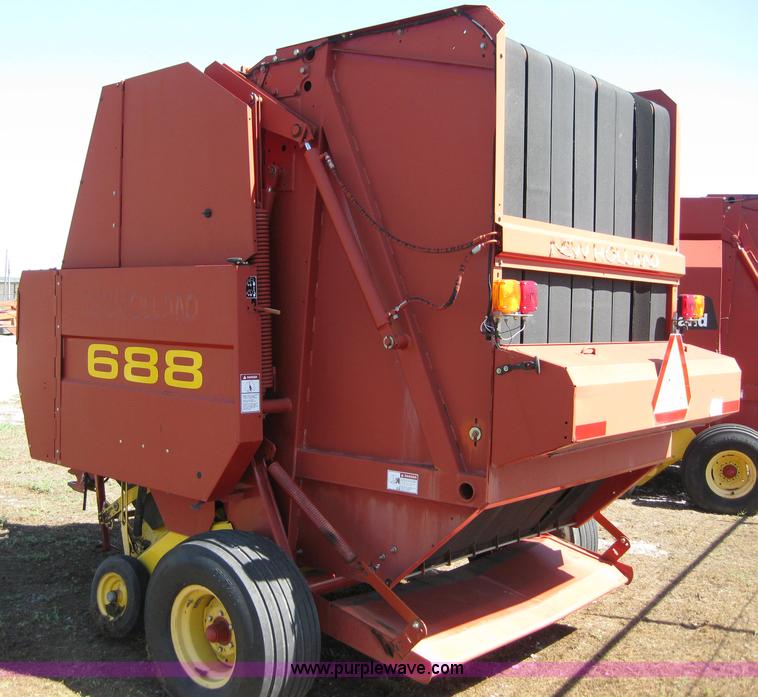 image for item B1216 2002 New Holland 688 round baler