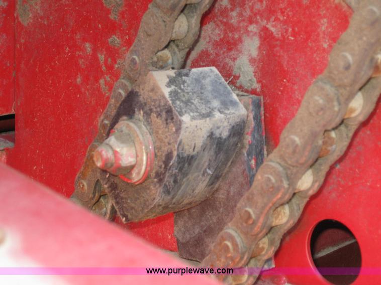 image for item B1216 2002 New Holland 688 round baler