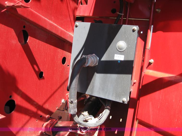 image for item B1216 2002 New Holland 688 round baler